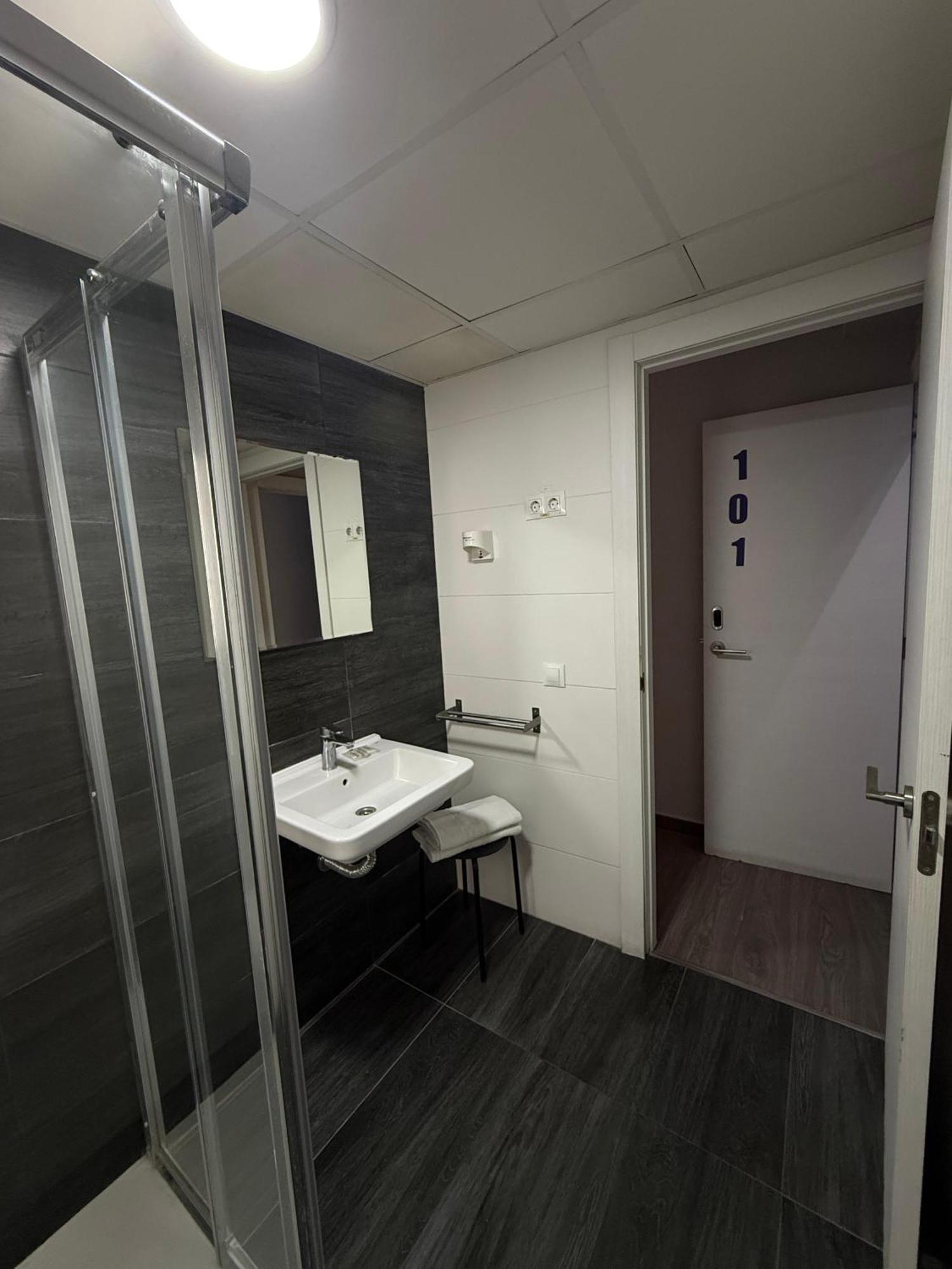 Guest house Hostal B And B Benidorm *