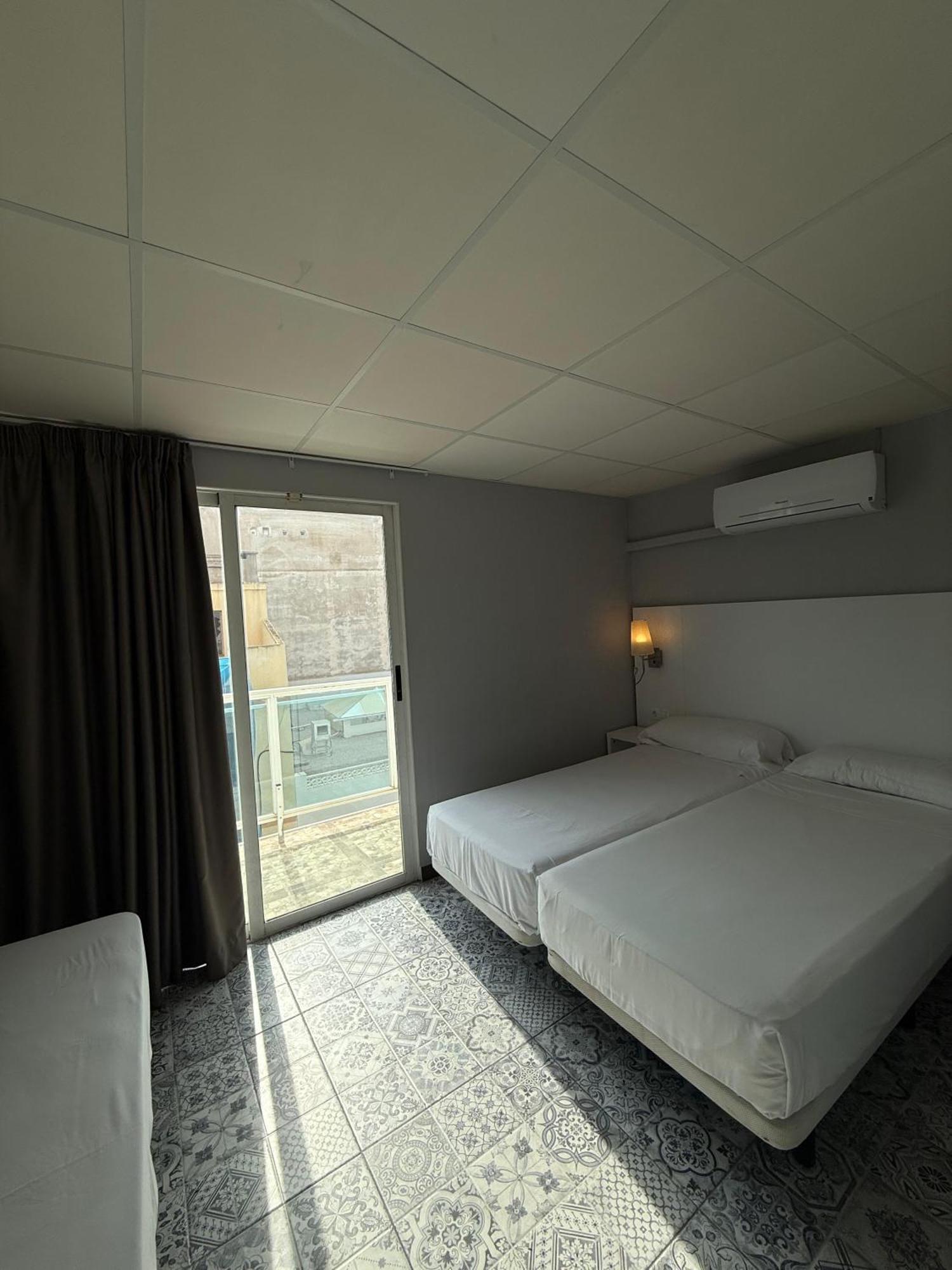 Guest house Hostal B And B Benidorm *