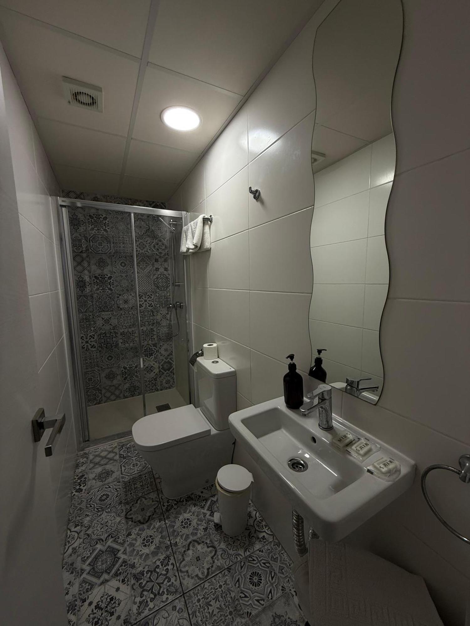 Hostal B And B Benidorm Guest house